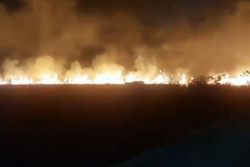 Chamas puderam ser vistas de diversos pontos da cidade - (crédito: Material cedido ao Correio/Portal NS2 Sobradinho) Chamas puderam ser vistas de diversos pontos da cidade - (crédito: Material cedido ao Correio/Portal NS2 Sobradinho)