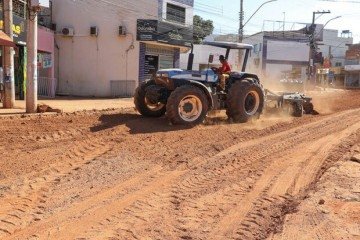 O tráfego de veículos foi desviado devido ao recapeamento do asfalto
- (crédito: PAULO H CARVALHO/AGÊNCIA BRASÍLIA) O tráfego de veículos foi desviado devido ao recapeamento do asfalto
- (crédito: PAULO H CARVALHO/AGÊNCIA BRASÍLIA)