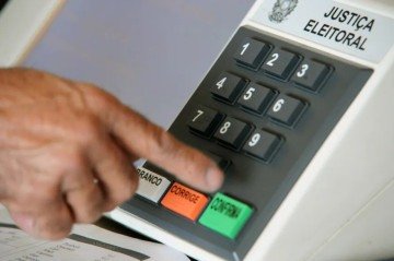 O apoio é uma maneira de garantir o acesso ao voto em regiões de difícil acesso, além de áreas estratégicas - (crédito: Agência Brasil) O apoio é uma maneira de garantir o acesso ao voto em regiões de difícil acesso, além de áreas estratégicas - (crédito: Agência Brasil)