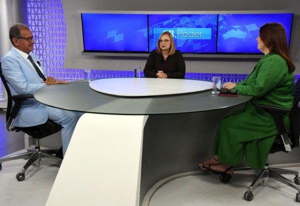 &Agrave;s jornalistas Denise Rothenburg e Ana Maria Campos, o pr&eacute;-candidato tamb&eacute;m falou sobre emendas parlamentares e o caso Master