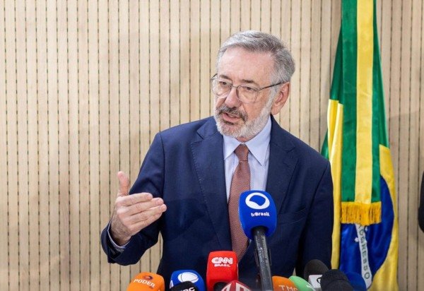 Ministro falou a jornalistas após o anúncio do novo tarifaço de 12,5% -  (crédito: Júlio César Silva/Mdic)