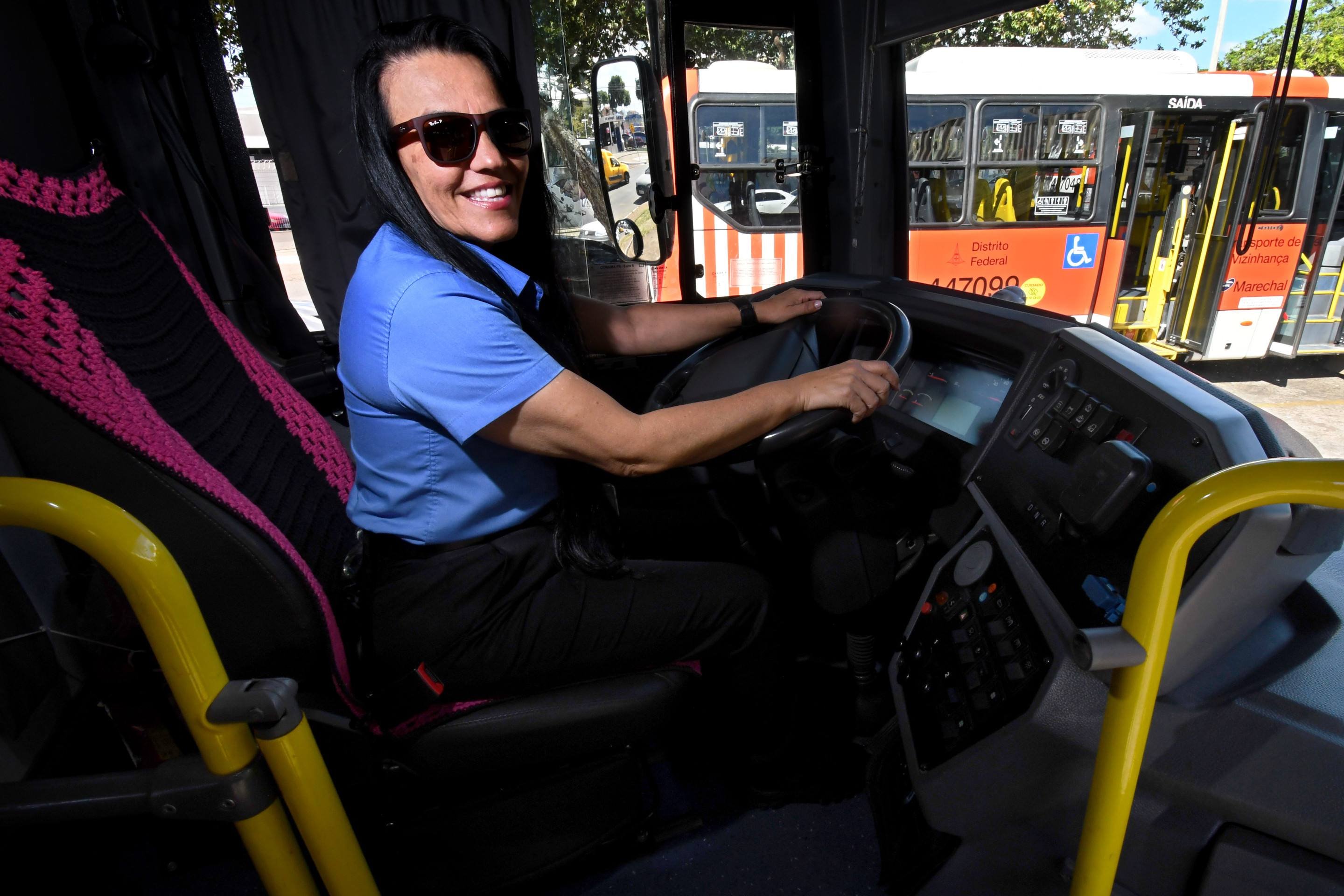 Tatiana Keller deixou a enfermagem para ser motorista de &ocirc;nibus