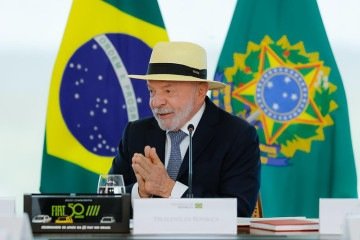 Presidente Lula durante reunia?o com CEO e diretor executivo da Stellantis, Antonio Filosa, no Palácio do Planalto -  (crédito: Ricardo Stuckert/PR)