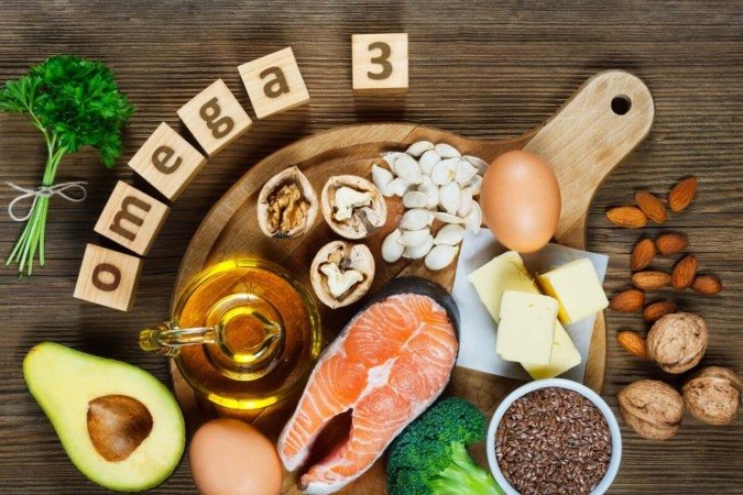 Presente em peixes, sementes e oleaginosas, o ômega 3 oferece diversos benefícios para a saúde física e mental (Imagem: Evan Lorne | Shutterstock) - (crédito: EdiCase) Presente em peixes, sementes e oleaginosas, o ômega 3 oferece diversos benefícios para a saúde física e mental (Imagem: Evan Lorne | Shutterstock) - (crédito: EdiCase)