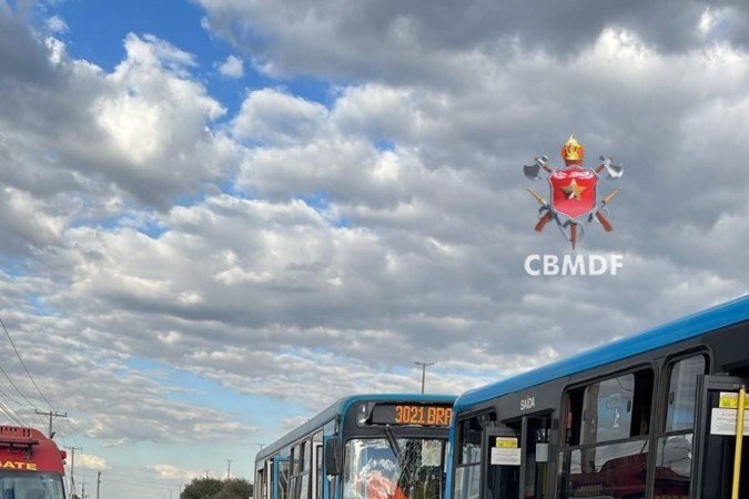 A ocorrência aconteceu na EPNB, sentido Riacho Fundo I - (crédito: Divulgação/CBMDF) A ocorrência aconteceu na EPNB, sentido Riacho Fundo I - (crédito: Divulgação/CBMDF)