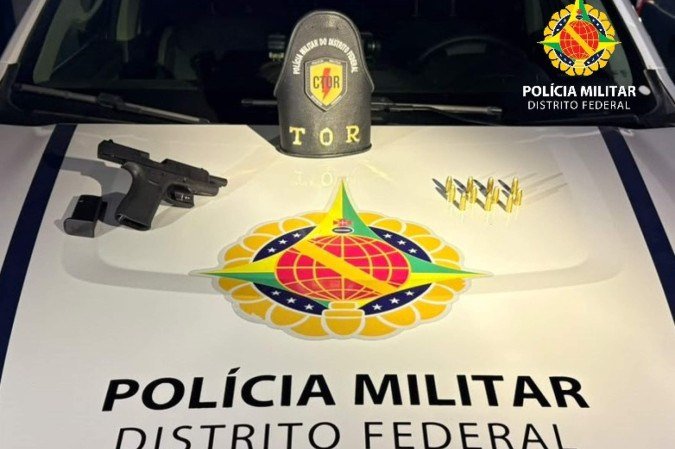Homem que portava arma ilegalmente foi detido em Santa Maria - (crédito: Reprodução/PMDF) Homem que portava arma ilegalmente foi detido em Santa Maria - (crédito: Reprodução/PMDF)
