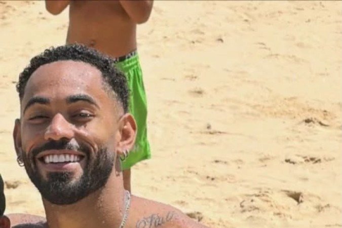 Matheus Cunha mostrando o fisico 