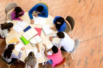 Participantes da oficina se reúnem para as atividades de aprendizado e desenvolvimento artístico em Ceilândia - (crédito: Divulgação) Participantes da oficina se reúnem para as atividades de aprendizado e desenvolvimento artístico em Ceilândia - (crédito: Divulgação)