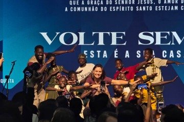 Mais cedo, Michelle publicou um vídeo nas redes sociais aceitando o pedido de desculpas de Flávio Bolsonaro - (crédito: Carlos Silva/CB/D.A Press) Mais cedo, Michelle publicou um vídeo nas redes sociais aceitando o pedido de desculpas de Flávio Bolsonaro - (crédito: Carlos Silva/CB/D.A Press)