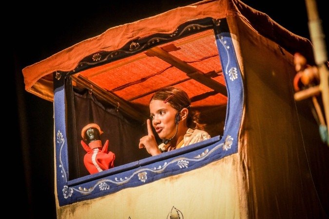 Ana Gomide, de 13 anos, de Juazeiro do Norte, vive Babauzinha no palco
