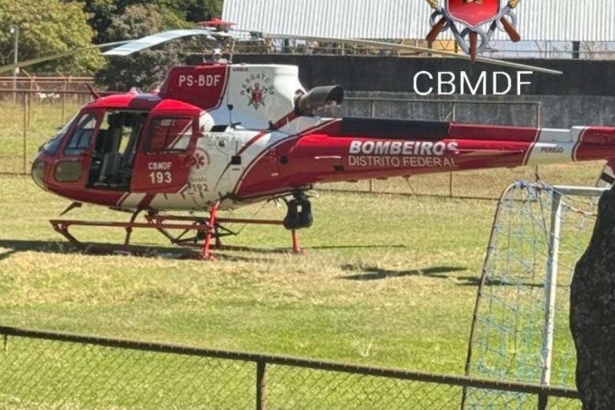 Durante o atendimento, uma aeronave do CBMDF pousou no Grupamento de Bombeiros Militar do Gama para levar recursos de suporte avançado para o atendimento
- (crédito: Divulgação: CBMDF) Durante o atendimento, uma aeronave do CBMDF pousou no Grupamento de Bombeiros Militar do Gama para levar recursos de suporte avançado para o atendimento
- (crédito: Divulgação: CBMDF)