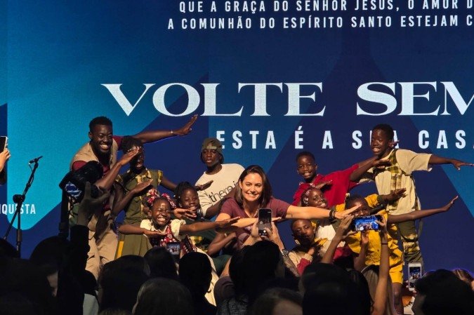 Mais cedo, Michelle publicou um vídeo nas redes sociais aceitando o pedido de desculpas de Flávio Bolsonaro - (crédito: Carlos Silva/CB/D.A Press) Mais cedo, Michelle publicou um vídeo nas redes sociais aceitando o pedido de desculpas de Flávio Bolsonaro - (crédito: Carlos Silva/CB/D.A Press)