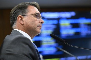 Com uma lista de problemas na pré-candidatura, Flávio pediu socorro à ex-primeira-dama - (crédito: Andressa Anholete/Agência Senado ) Com uma lista de problemas na pré-candidatura, Flávio pediu socorro à ex-primeira-dama - (crédito: Andressa Anholete/Agência Senado )