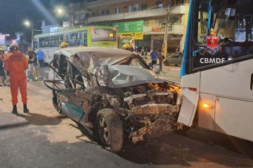Colisão entre SUV e dois ônibus deixa ferido na Avenida Hélio Prates - (crédito: CBMDF/Divulgação) Colisão entre SUV e dois ônibus deixa ferido na Avenida Hélio Prates - (crédito: CBMDF/Divulgação)