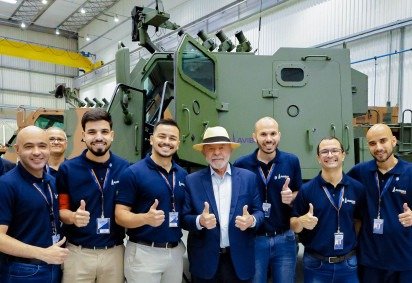  24.07.2026 - Presidente da Rep..blica, Luiz In..cio Lula da Silva, durante visita a unidades industriais da empresa Avibras Aeroco, na Rodovia dos Tamoios, km 14, Jacare.. - SP..Foto: Ricardo Stuckert
     -  (crédito: Ricardo Stuckert /PR)