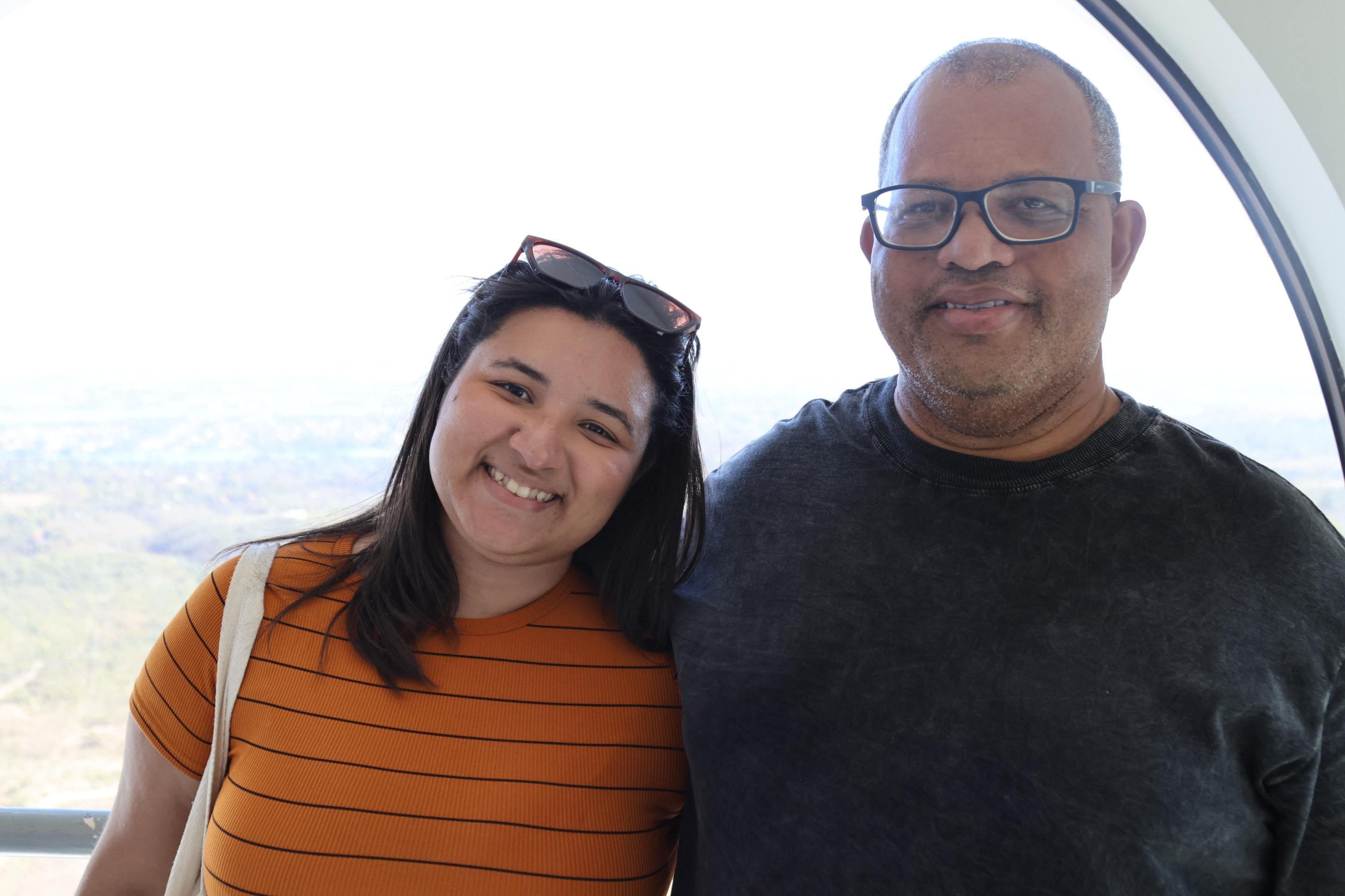 Rayanne Ferreira da Silva e o tio Isa&iacute;as da Silva Moura escolheram a Torre para passear