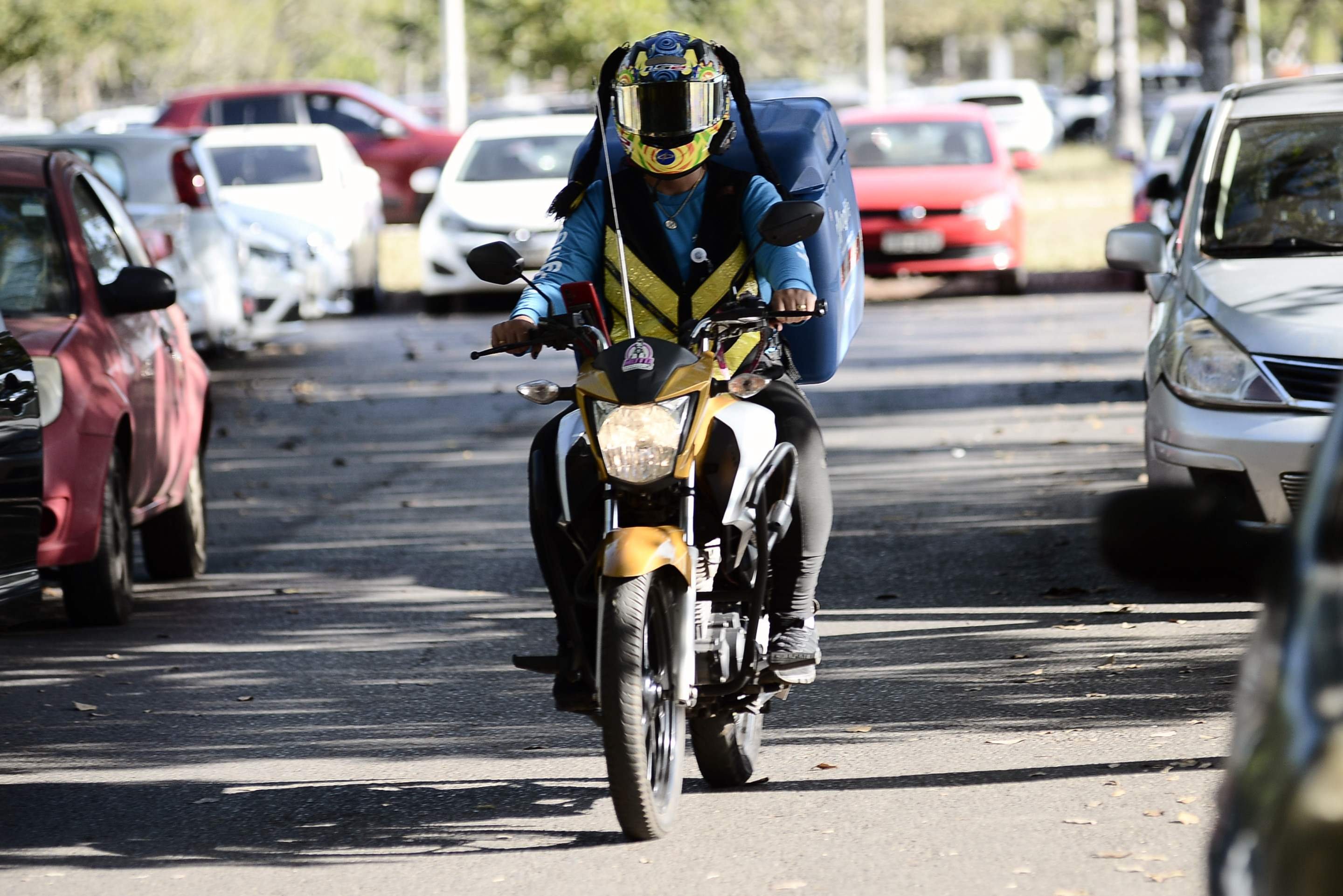 Carolina Souza criou o coletivo Moto Brabas, que tem 200 mulheres