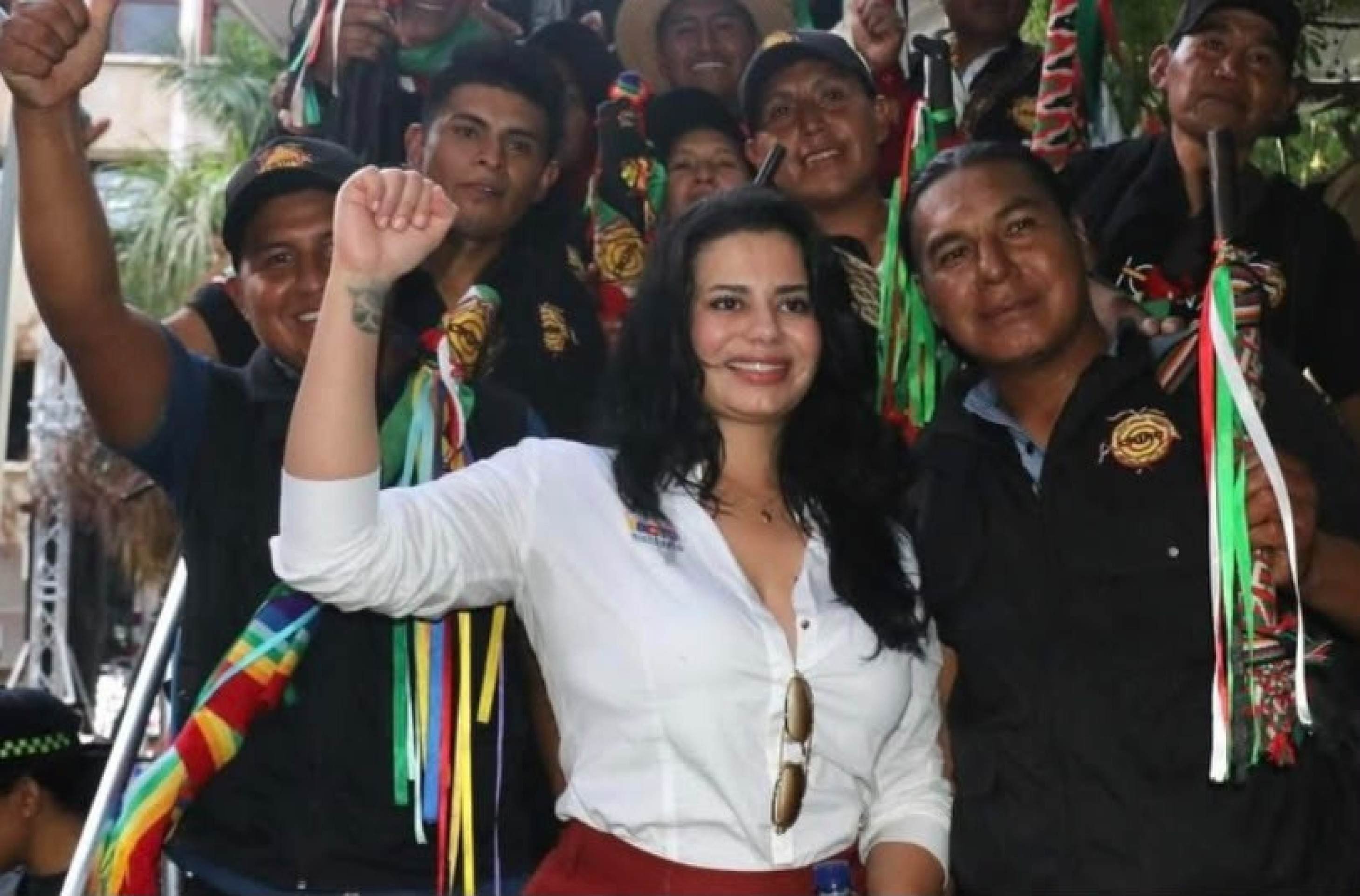 Ex-atriz pornô assume cargo no Senado e divide opiniões na web