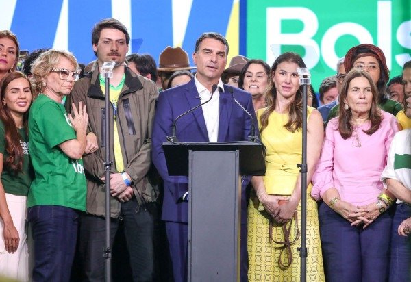  Conven....o nacional do Partido Liberal (PL) que oficializou a candidatura do senador Fl..vio Bolsonaro (PL) a Presid..ncia da Rep..blica, no Mercado Pago Hall, na Arena Pacaembu, zona oeste de S..o Paulo, neste s..bado (25).
     -  (crédito:  Marina Uezima/Estadão Conteúdo)
