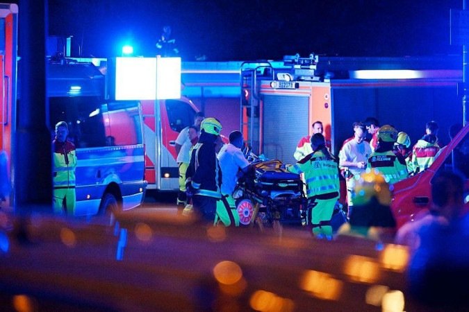 Motorista atropela multidão durante parada LGBTQIA+ em Berlim; uma pessoa morreu e 17 ficaram feridas - (crédito: BBC Geral) Motorista atropela multidão durante parada LGBTQIA+ em Berlim; uma pessoa morreu e 17 ficaram feridas - (crédito: BBC Geral)