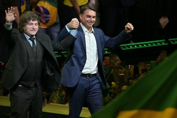 Um vídeo de Jair Bolsonaro, que teria sido feito por inteligência artificial, foi exibido no evento - (crédito: Nelson ALMEIDA / AFP via Getty Images) Um vídeo de Jair Bolsonaro, que teria sido feito por inteligência artificial, foi exibido no evento - (crédito: Nelson ALMEIDA / AFP via Getty Images)