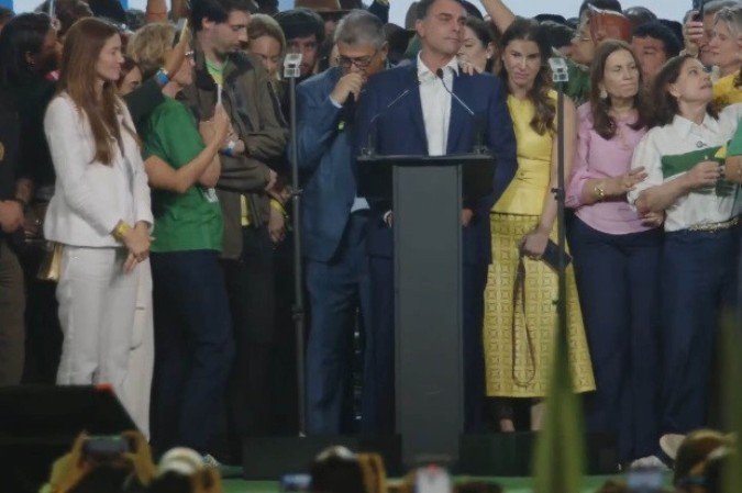Apesar da demonstração de força do PL, Flávio Bolsonaro chega à disputa presidencial sem um candidato a vice definido - (crédito: Reprodução/YouTube/Partido Liberal) Apesar da demonstração de força do PL, Flávio Bolsonaro chega à disputa presidencial sem um candidato a vice definido - (crédito: Reprodução/YouTube/Partido Liberal)