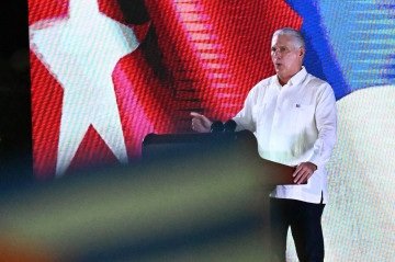 Na imagem, o presidente cubano, Miguel Díaz-Canel, em discurso neste domingo (26/7) durante a celebração do 73º aniversário do ataque guerrilheiro ao Quartel Moncada, liderado pelo falecido líder Fidel Castro e considerado o início da Revolução Cubana, em Pinar del Río, em Cuba - (crédito: AFP) Na imagem, o presidente cubano, Miguel Díaz-Canel, em discurso neste domingo (26/7) durante a celebração do 73º aniversário do ataque guerrilheiro ao Quartel Moncada, liderado pelo falecido líder Fidel Castro e considerado o início da Revolução Cubana, em Pinar del Río, em Cuba - (crédito: AFP)