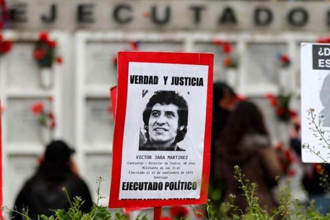 A imagem de Víctor Jara continua sendo um ícone em protestos - (crédito: Getty Images) A imagem de Víctor Jara continua sendo um ícone em protestos - (crédito: Getty Images)