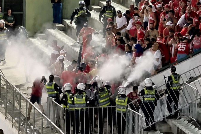 Homem ainda não identificado sofreu três golpes de faca - (crédito: Hudson Oliveira/ Reprodução) Homem ainda não identificado sofreu três golpes de faca - (crédito: Hudson Oliveira/ Reprodução)