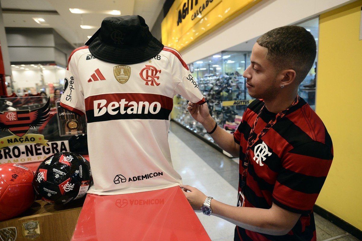 O vendedor Wesley Santiago afirmou que o movimento j&aacute; come&ccedil;ou a crescer devido ao dia dos pais