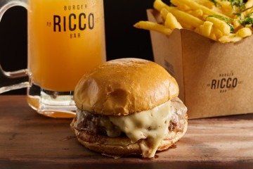Ricco Burger celebra seu nono anivers&aacute;rio com a&ccedil;&atilde;o revertendo lucros para projetos da institui&ccedil;&atilde;o A.M.E -  (crédito: Bruno Aguiar/Divulga&ccedil;&atilde;o)