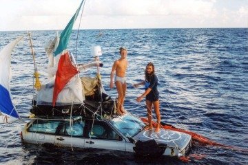 Giorgio Amoretti cruzou o deserto do Saara em um paraquedas rebocado por um carro -  (crédito: Autonauti)