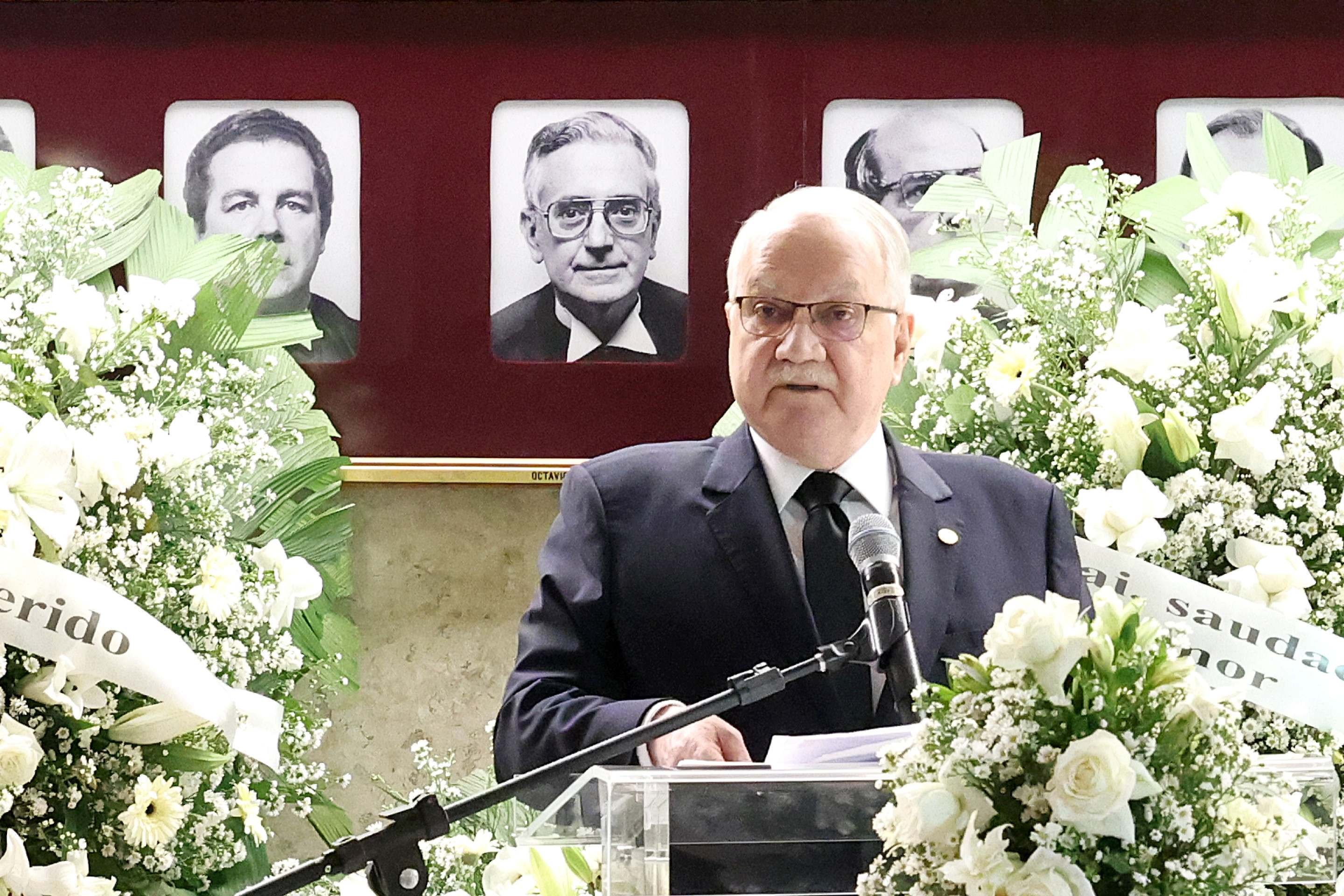 Autoridades se despedem de Luiz Octavio Gallotti em velório no STF