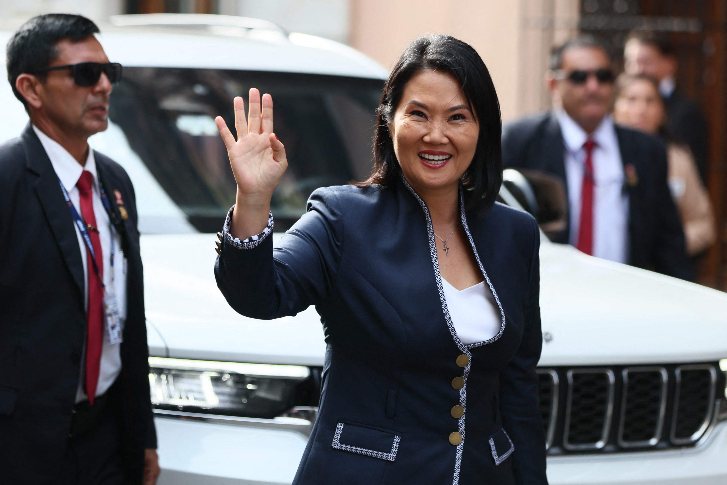 Keiko Fujimori assume Peru com desafio de recuperar estabilidade