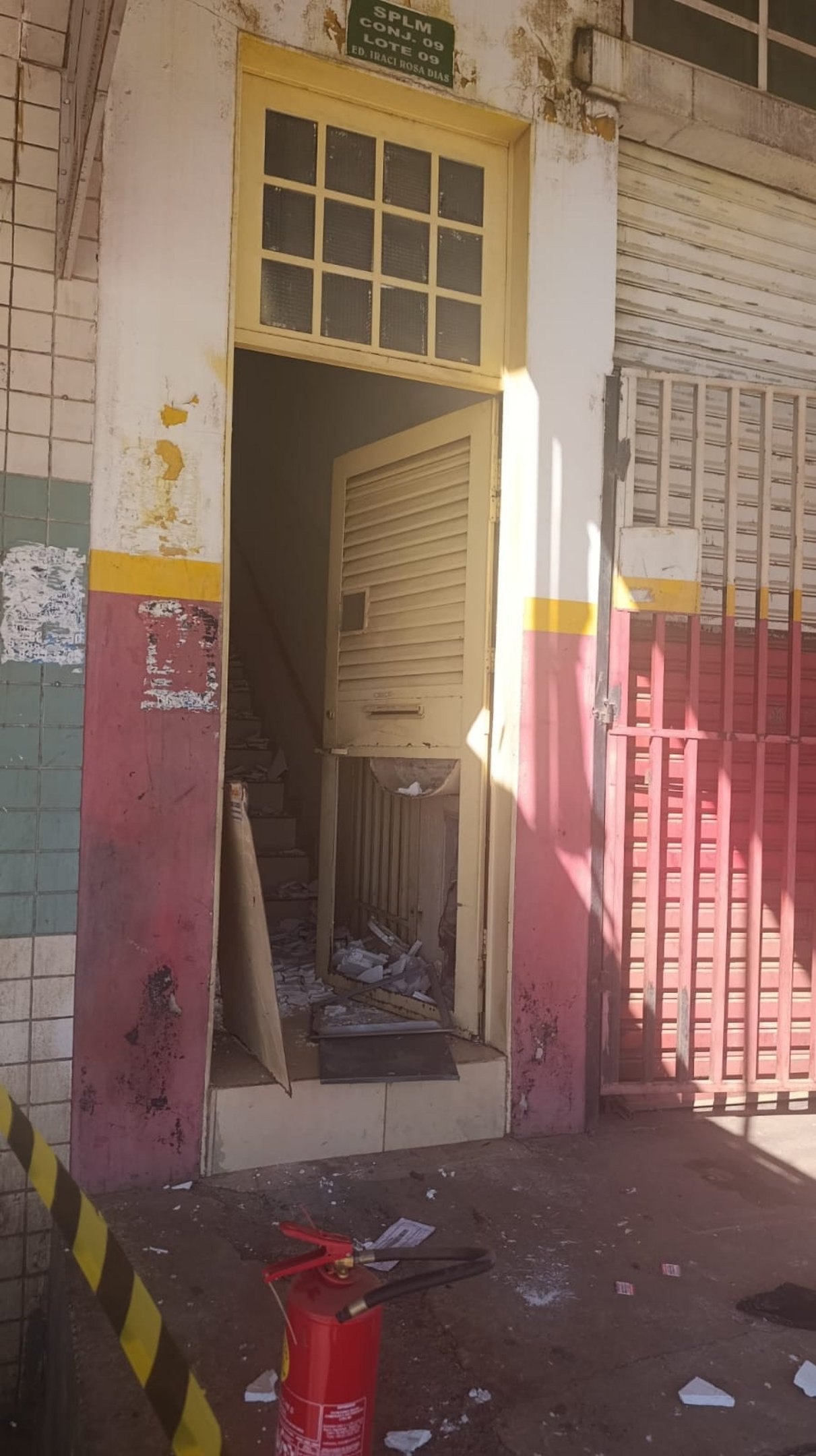 Pr&eacute;dio &eacute; evacuado ap&oacute;s explos&atilde;o de g&aacute;s que deixou tr&ecirc;s v&iacute;timas no N&uacute;cleo Bandeirante 