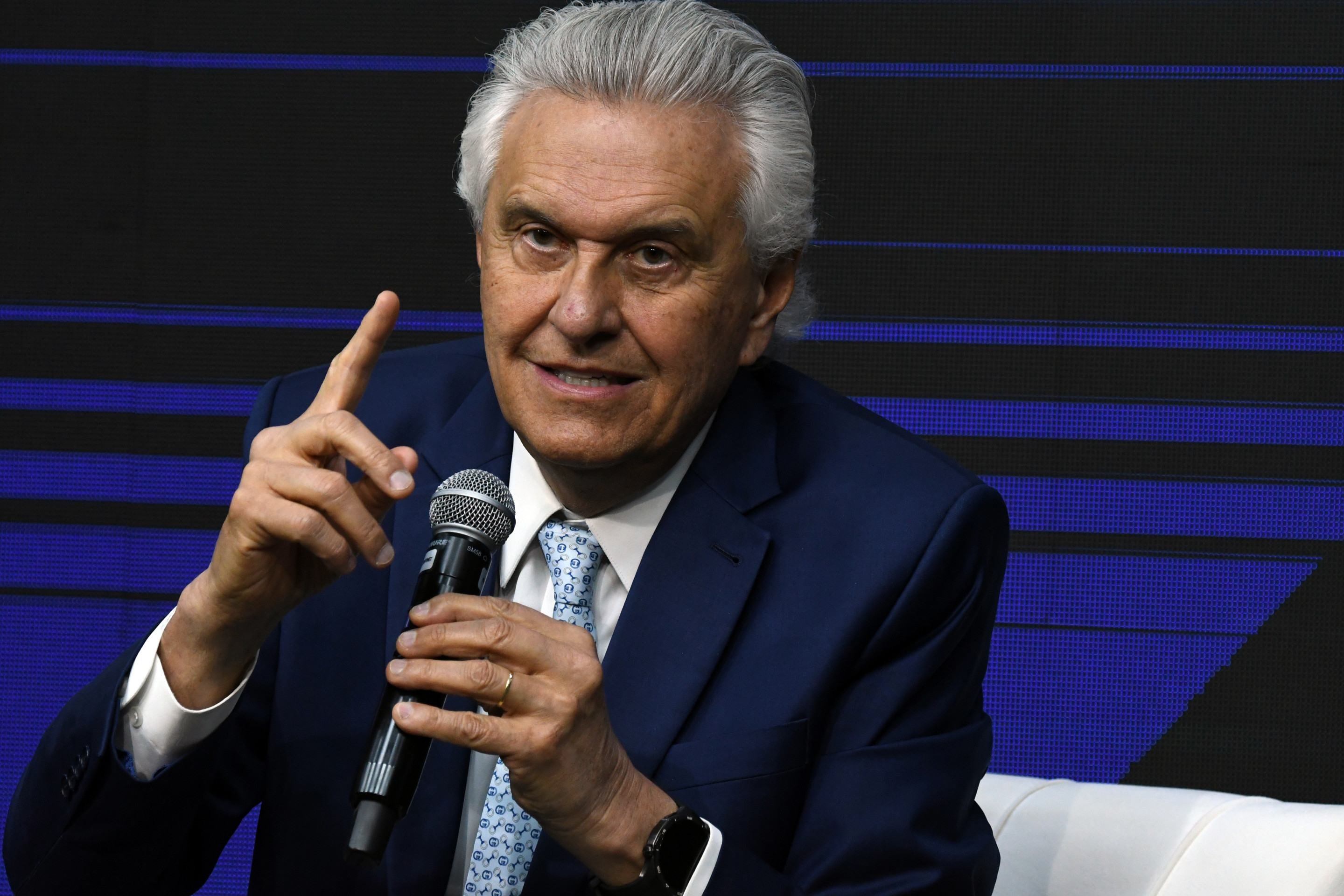 Caiado critica ausência de adversários em debates e mira Lula e Flávio