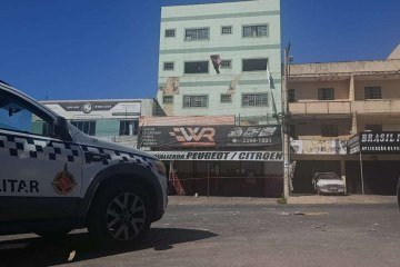 Prédio é evacuado após explosão de gás que deixou três vítimas no Núcleo Bandeirante
 -  (crédito: João Pedro Zamora/CB)