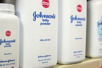 Johnson & Johnson oferece R$ 28 bilhões para encerrar processos que ligam uso de talco a câncer -  (crédito: BBC Geral)