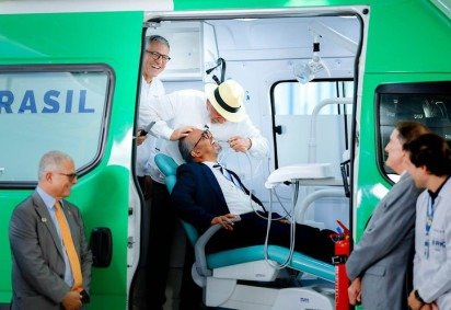 Presidente Lula, Padilha e Tedros Adhanom durante visita a veículo do Samu, no Hospital Federal do Andaraí, no Rio -  (crédito: Ricardo Stuckert/PR) -Presidente Lula, Padilha e Tedros Adhanom durante visita a veículo do Samu, no Hospital Federal do Andaraí, no Rio -  (crédito: Ricardo Stuckert/PR)