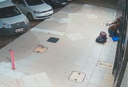 C&acirc;mera flagra a&ccedil;&atilde;o de homem, preso pela PCDF por furto -  (crédito: PCDF/Divulga&ccedil;&atilde;o) -C&acirc;mera flagra a&ccedil;&atilde;o de homem, preso pela PCDF por furto -  (crédito: PCDF/Divulga&ccedil;&atilde;o)