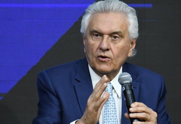 'Briga de marido e mulher não se mete a colher. O Caiado mete algema e tornozeleira nesse vagabundo', declarou o candidato durante a sabatina -  (crédito: Marcelo Ferreira CB/DA Press)