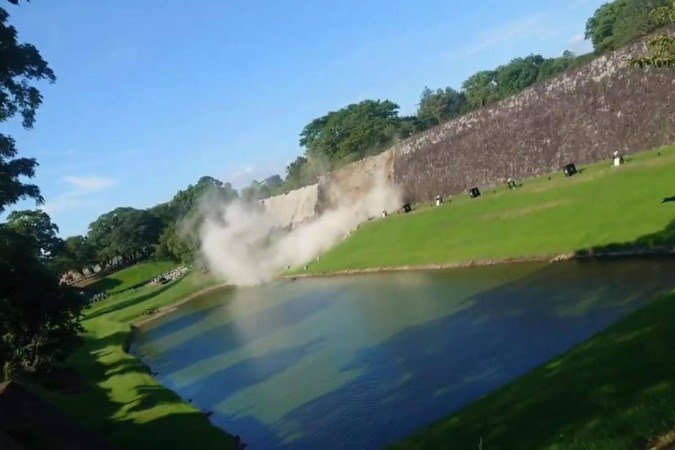  Muralhas 400 anos de castelo no Japão desabam com forte terremoto