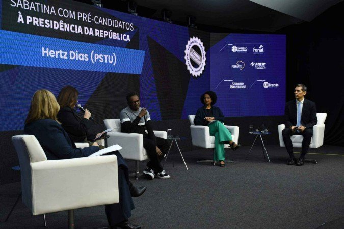 Hertz critica mercantilização do ensino e propõe ampliar investimento na educação
