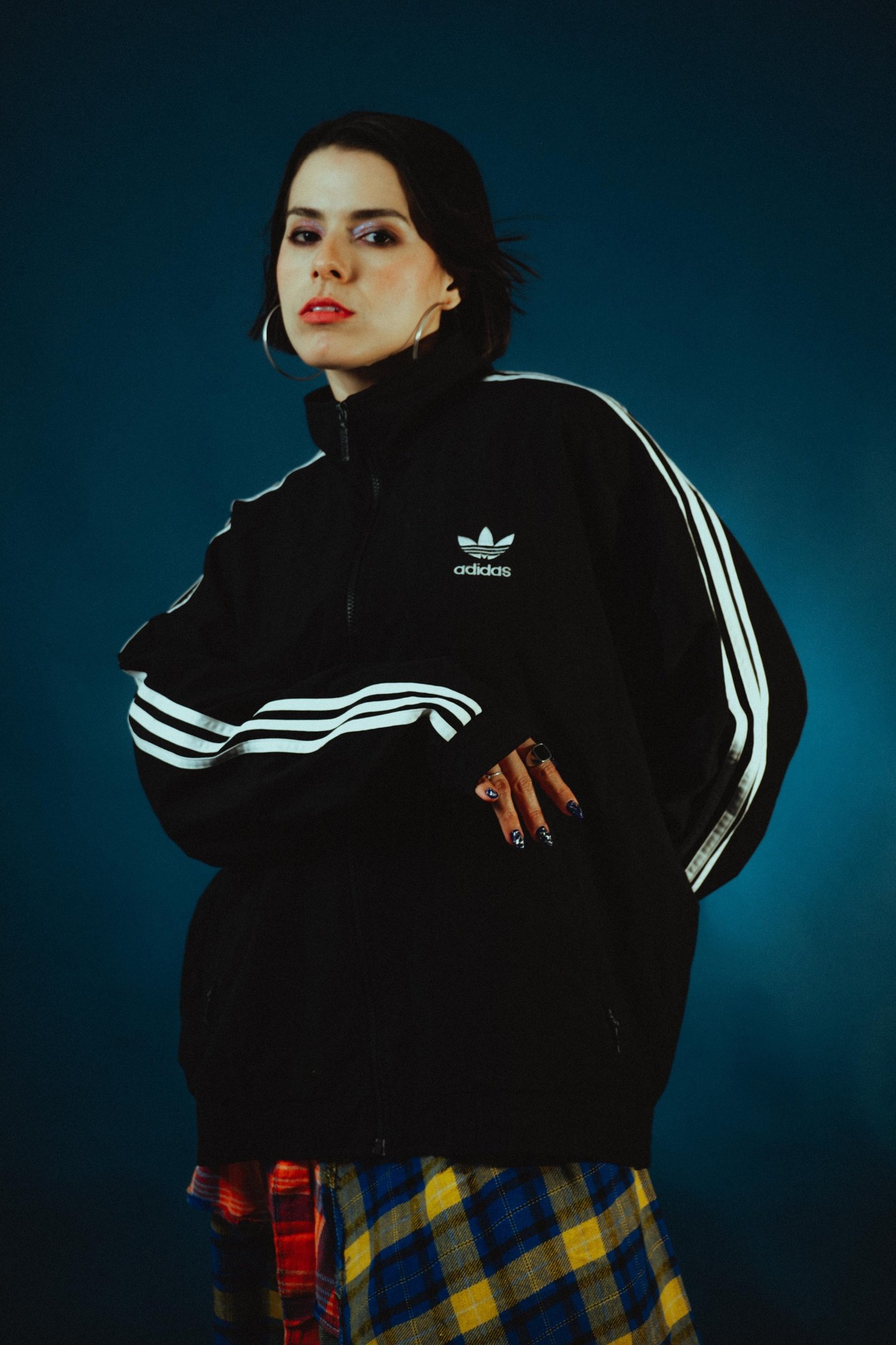 Louise, filha de Chico Science, estreia na música influenciada por Sandy