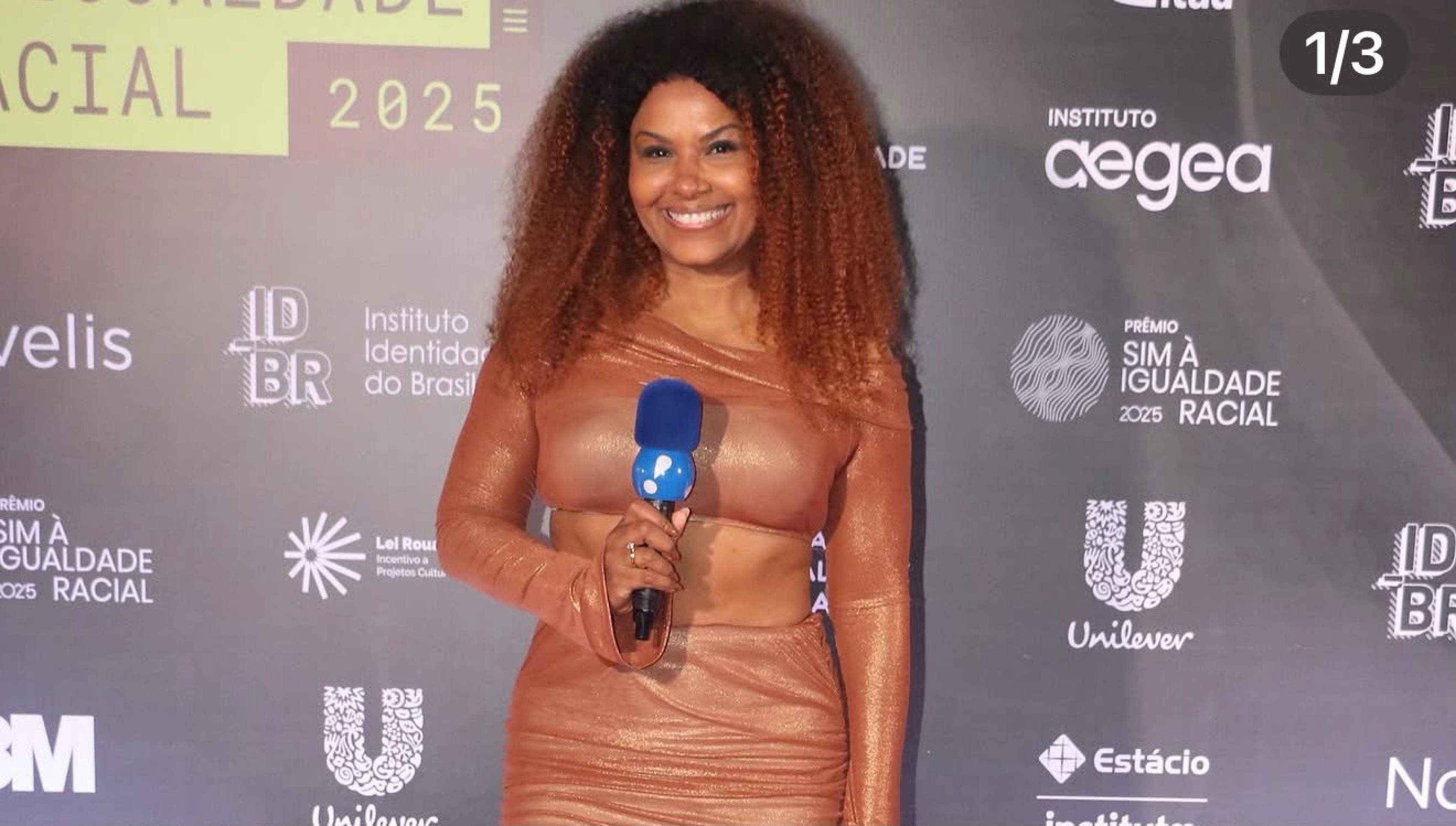 Justiça determina indenização em caso de racismo contra Julie Alves, repórter da RedeTV!