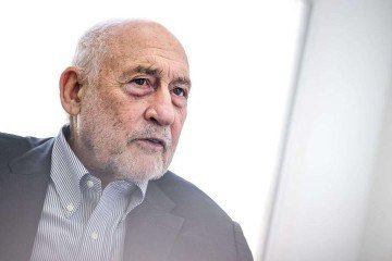 Preciso parabenizar o Brasil por não ter cedido às pressões de Trump, disse Nobel de Economia -  (crédito: ANDREW CABALLERO-REYNOLDS/AFP via Getty Images)