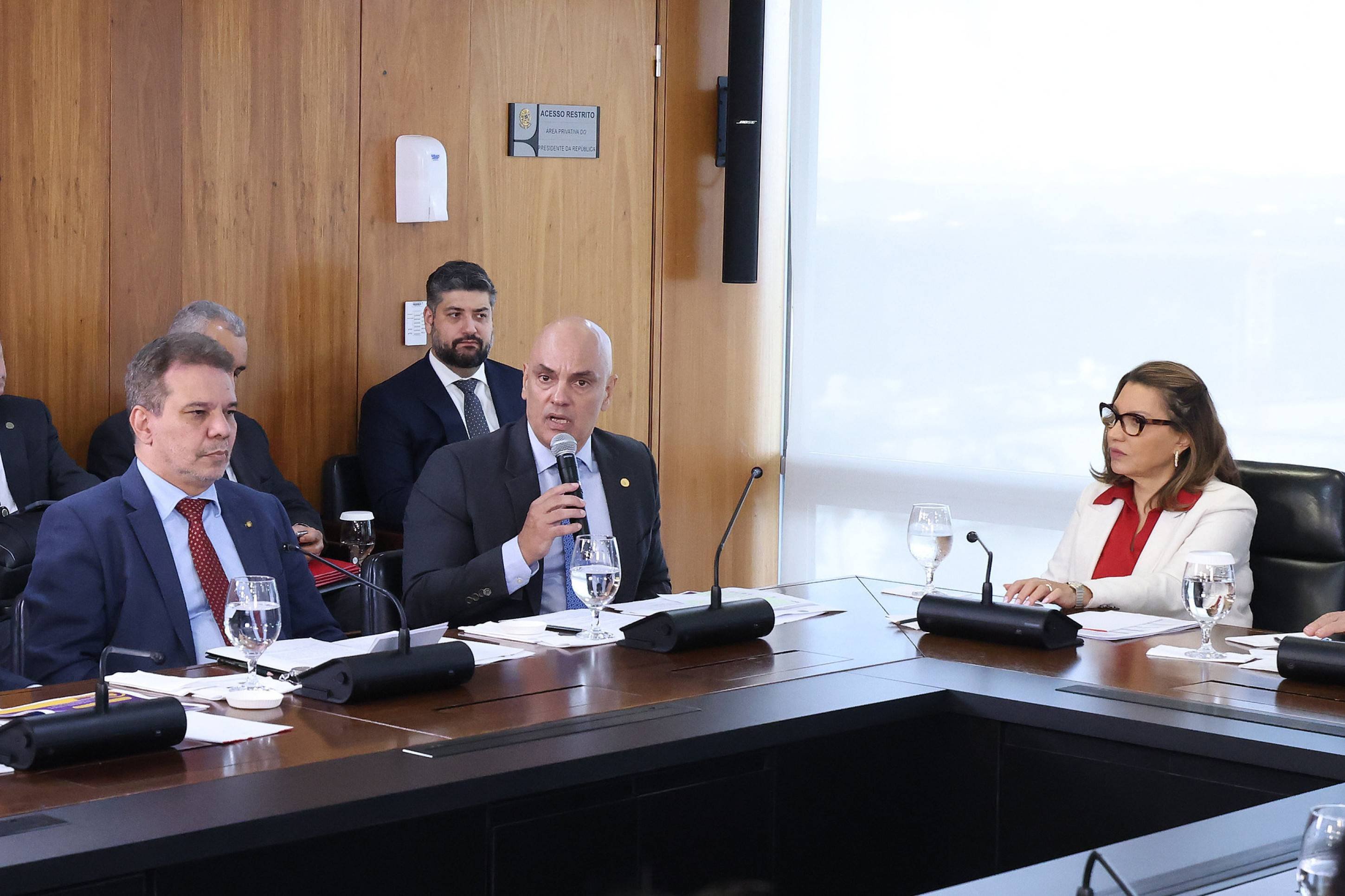 Moraes defende união entre Poderes no combate a crimes contra mulheres