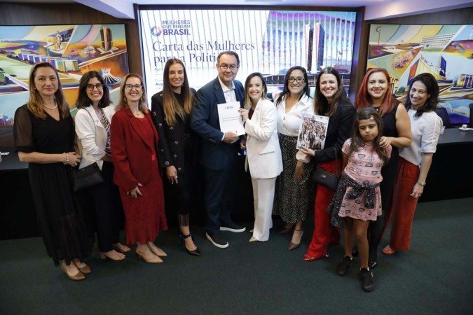 Augusto Cury foi o primeiro presidenciável a receber a Carta das Mulheres para a Política, em reunião com Coletivos Femininos na sede do Instituto Global ESG
