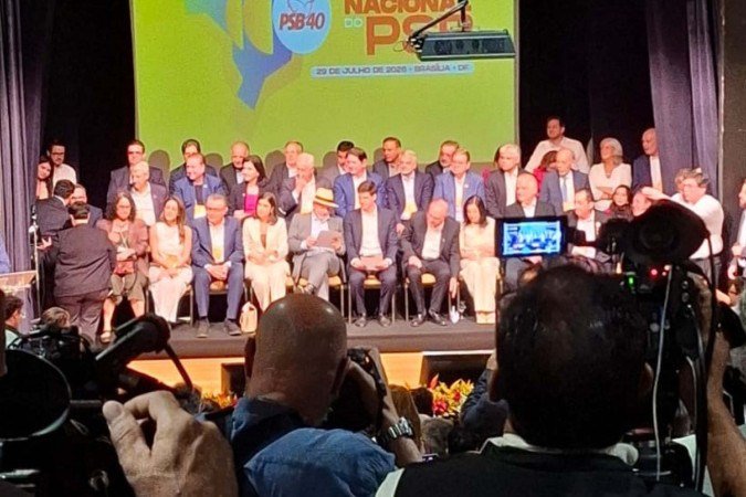 Cerimônia conta com a participação de ministros palacianos e de lideranças históricas do PSB 