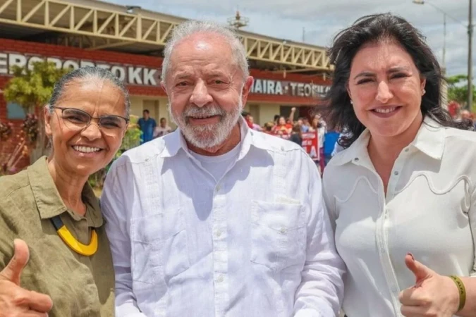 Lula é multado em R$ 15 mil por pedido de votos a Marina e Tebet em evento